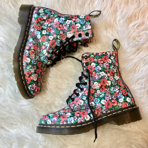 Dr. Martens Shoes - Dr. Martens 1460 Ditsy Floral Boot